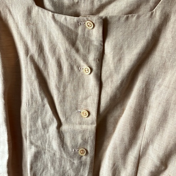 Gorgeous beige linen dress top with button back - Picture 3 of 7